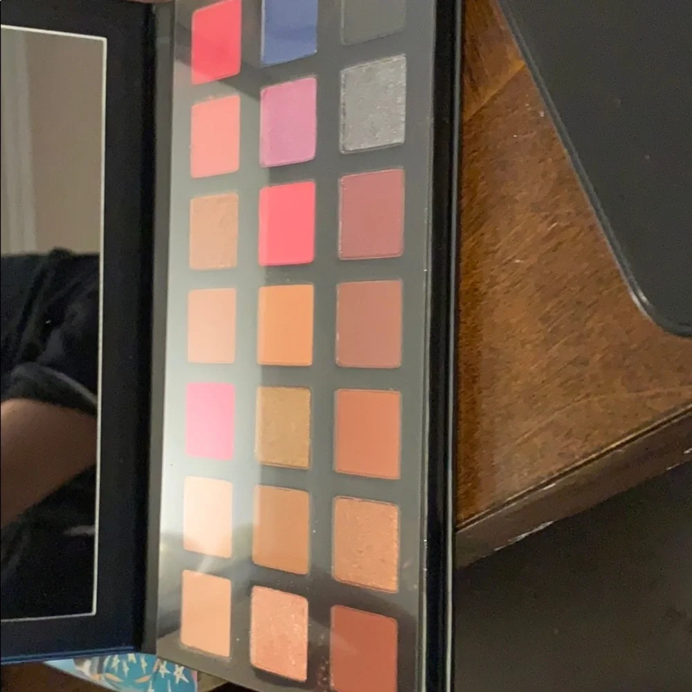 Brand new Kylie sipping pretty palette